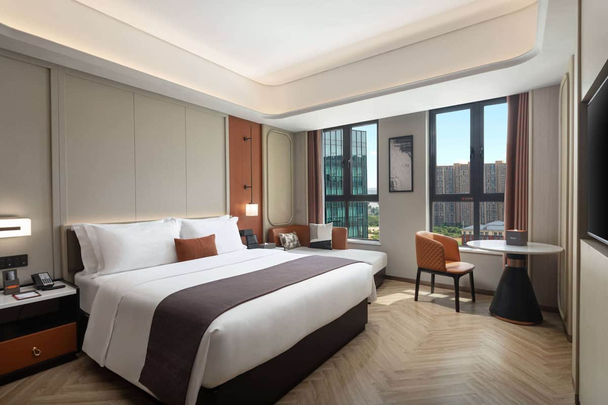 Deluxe Room, 1 King Bed, Non Smoking, City View