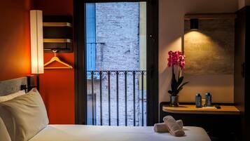 Standaard kamer, 2 eenpersoonsbedden | Een laptopwerkplek, geluiddichte muren, gratis wifi, beddengoed