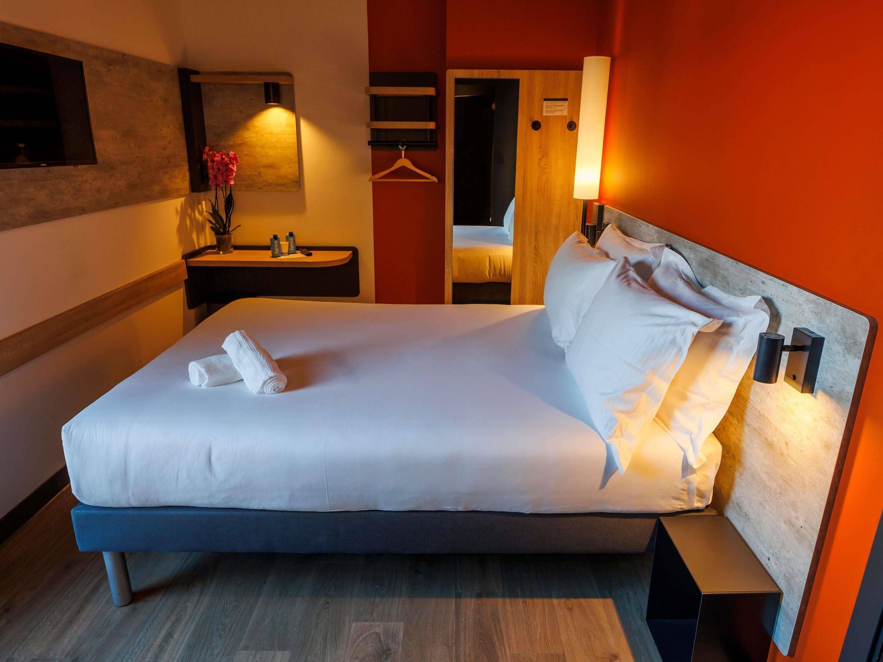 Työpöytä, äänieristys, ilmainen Wi-Fi