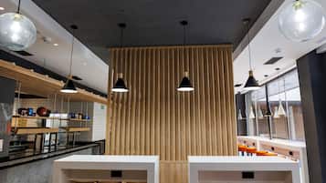 Café da manhã com buffet diário (EUR 9.5 por pessoa)