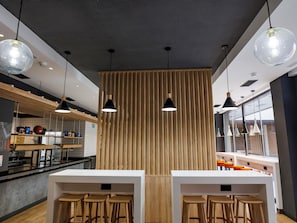 Frukostbuffé varje dag (EUR 9.5 per person)