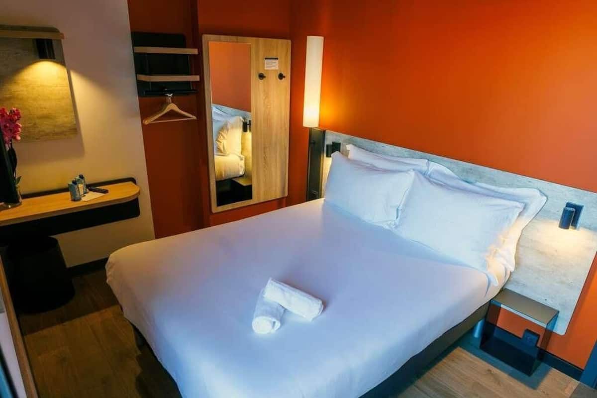 Habitación estándar, 1 cama matrimonial | Espacio para trabajar con laptop, insonorización y wifi gratis