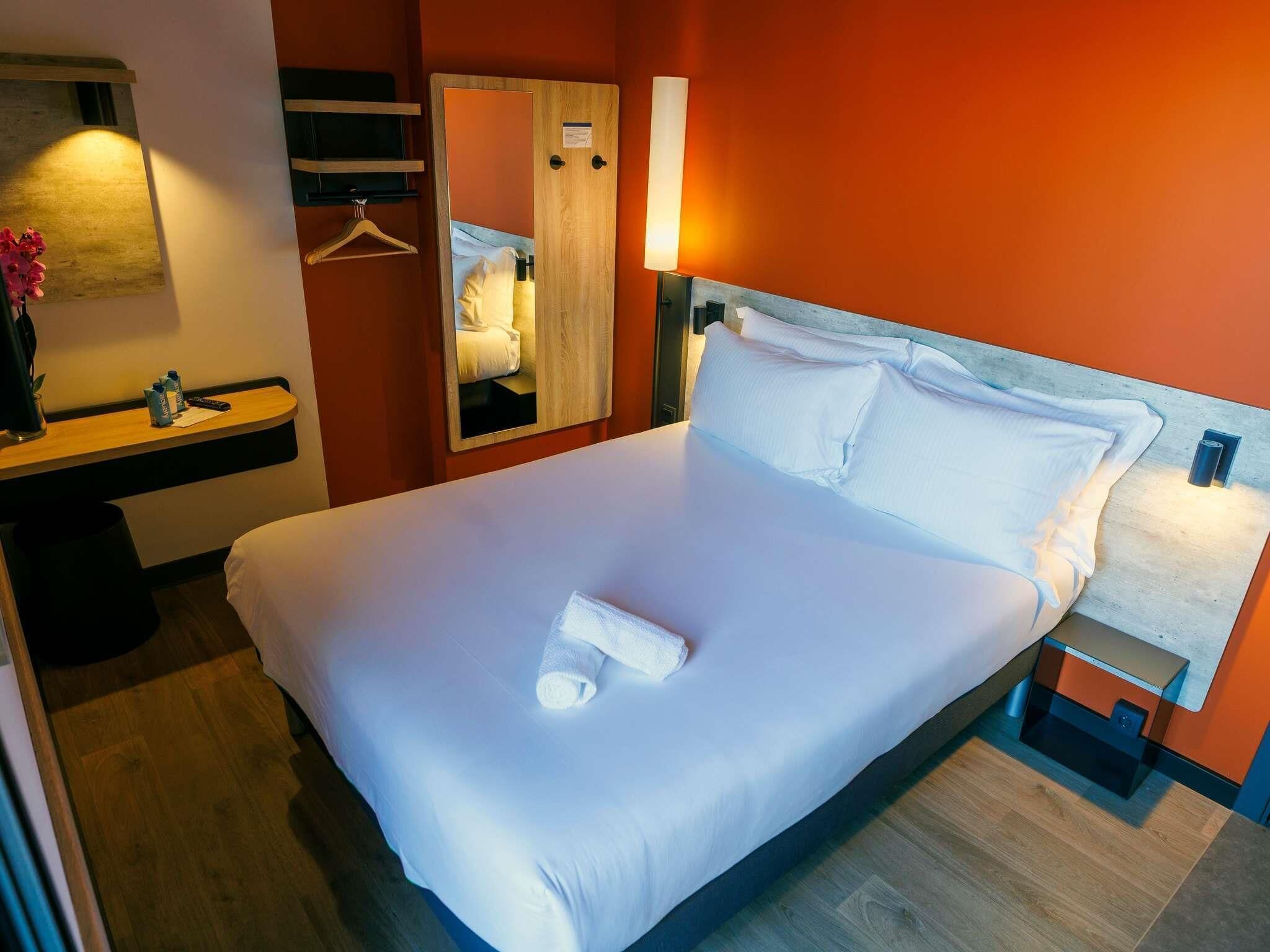 Habitación estándar, 1 cama matrimonial | Espacio para trabajar con laptop, insonorización y wifi gratis 