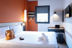 Standardrum - 1 dubbelsäng | Arbetsyta för laptop, ljudisolering, gratis wi-fi och sängkläder
