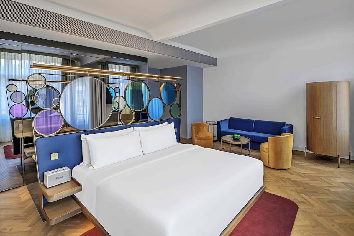 Heritage Bohemia Suite | เครื่องนอนป้องกันสารก่อภูมิแพ้, มินิบาร์, ตู้นิรภัยในห้องพัก