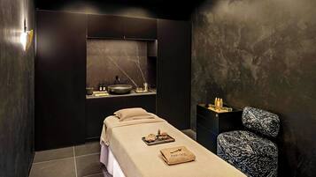 Couples treatment rooms, sauna, steam room, body treatments