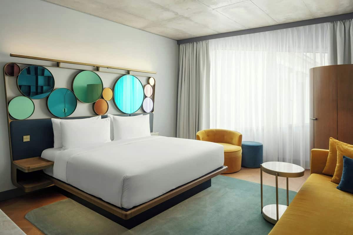 Deluxe Room | Allergitestet sengetøy, minibar, safe på rommet og blendingsgardiner