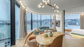 Phòng Suite, 1 giường cỡ king, quang cảnh thành phố | 1 phòng ngủ, bộ đồ giường kháng dị ứng, minibar, két bảo mật tại phòng