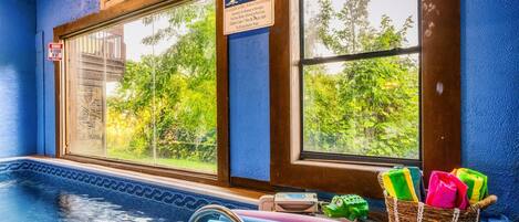 Una piscina techada, una piscina climatizada