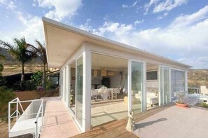 Outdoor dining - Hermoso departamento con terraza y vista panorámica en la Ciudad de Oaxaca.   (San Andrés Huayápam)