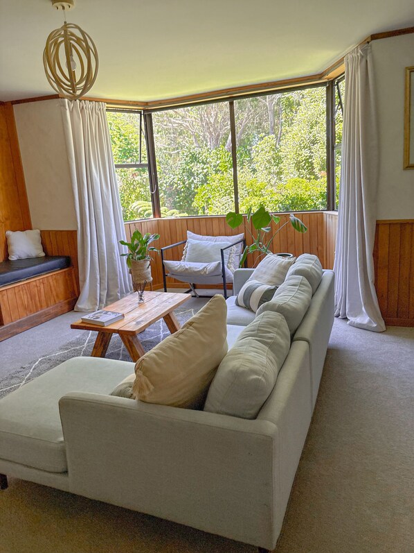 Fireplace, books, stereo