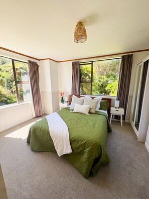 3 bedrooms, desk, free WiFi, bed sheets