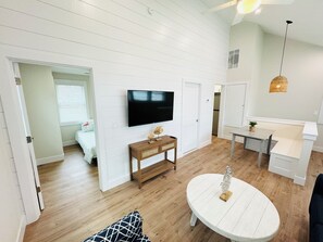 1 bedroom, iron/ironing board, WiFi, bed sheets - Beautiful NEW Beach Block Apartment - Walk Everywhere! (Ocean City)