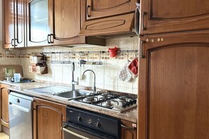 Kühlschrank, Ofen, Geschirrspüler