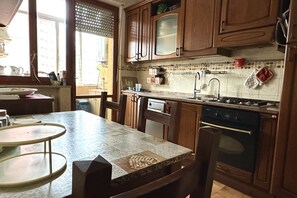 Fridge, oven, dishwasher