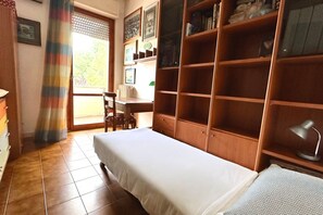 3 bedrooms, bed sheets