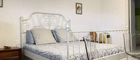 3 bedrooms, bed sheets