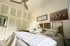 3 bedrooms, bed sheets