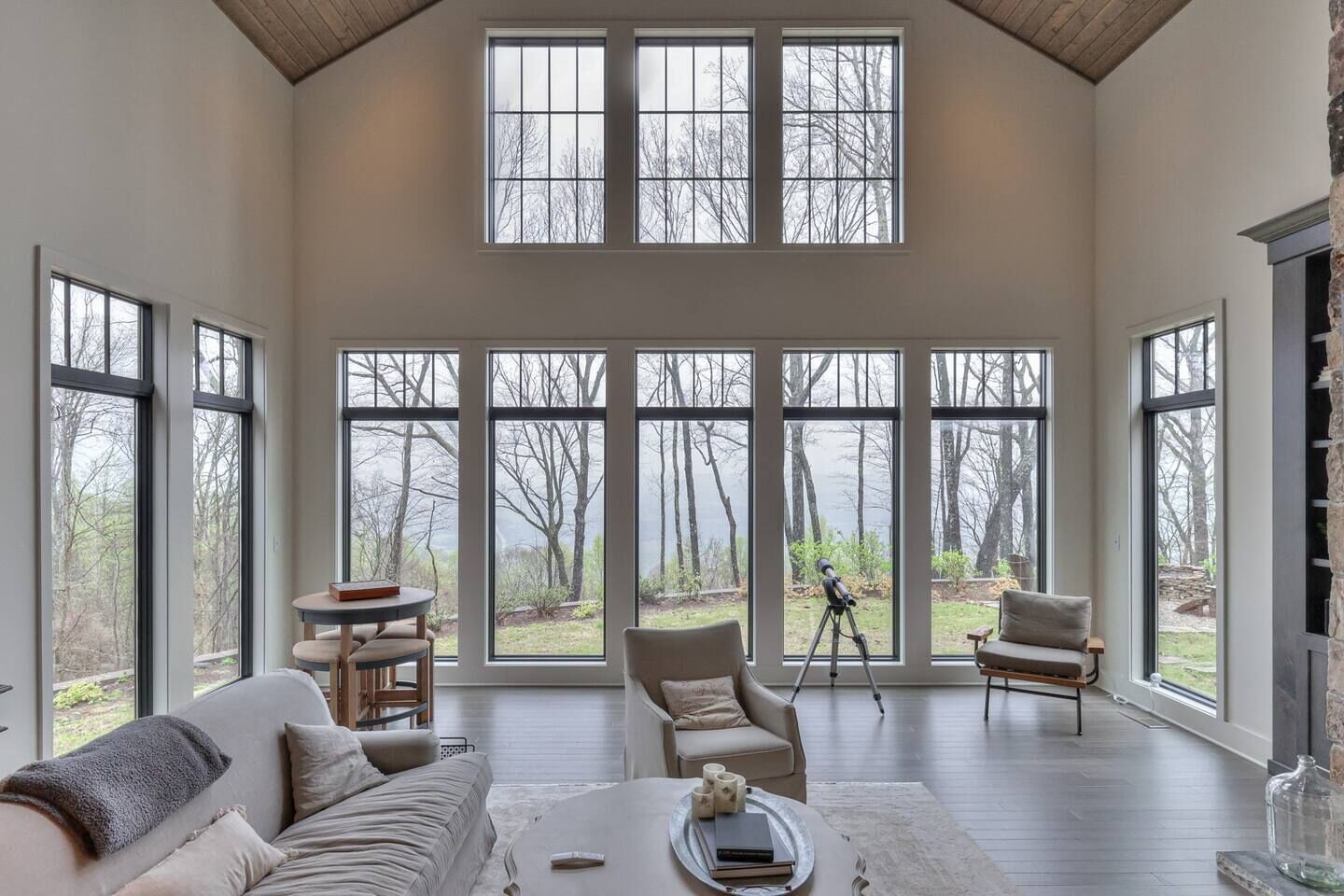 Escape to Solitude: Panoramic Views Await!