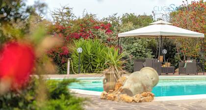 Villa Melograno mit Nebengebäude, exklusiver Swimmingpool im Grünen