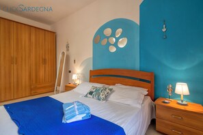 5 dormitoris, escriptori i planxa i posts de planxar 