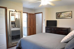 3 bedrooms, desk, travel cot, free WiFi