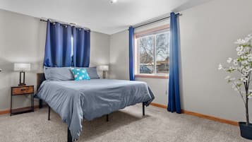 3 bedrooms, desk, free WiFi, bed sheets