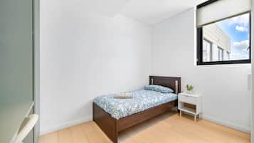 2 kamar tidur, setrika/meja setrika, Wi-Fi gratis, dan seprai linen