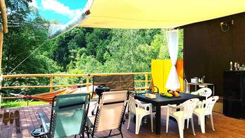 Comfort tent, balkon, uitzicht op bergen (Type B) | Badkamer | Een bad/douchecombinatie, een diep bad, een regendouche, een haardroger