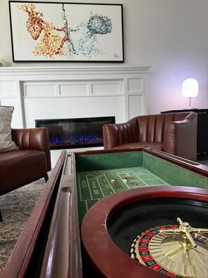 Game room - Luxurious Gated 3BR, Relax No Chore Dog friendly rental (Edinburg)
