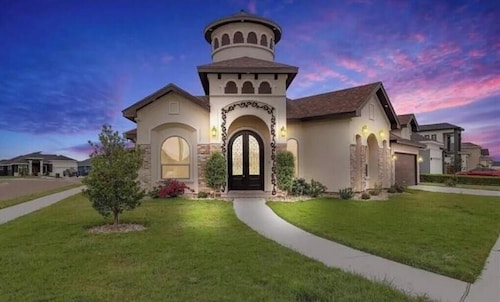 Luxurious Gated 3BR, Relax No Chore Dog friendly rental