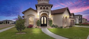 Luxurious Gated 3BR, Relax No Chore Dog friendly rental