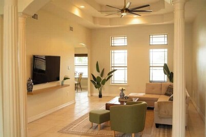 Tropical Family Funhouse, Relax: No Chore Pet friendly Rental