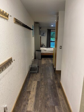 1 bedroom, WiFi, bed sheets - Beautiful Girdwood Condo (Anchorage)