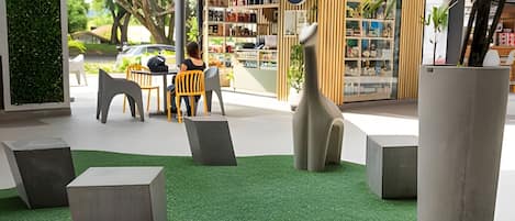 Deluxe Apartment | Outdoor dining