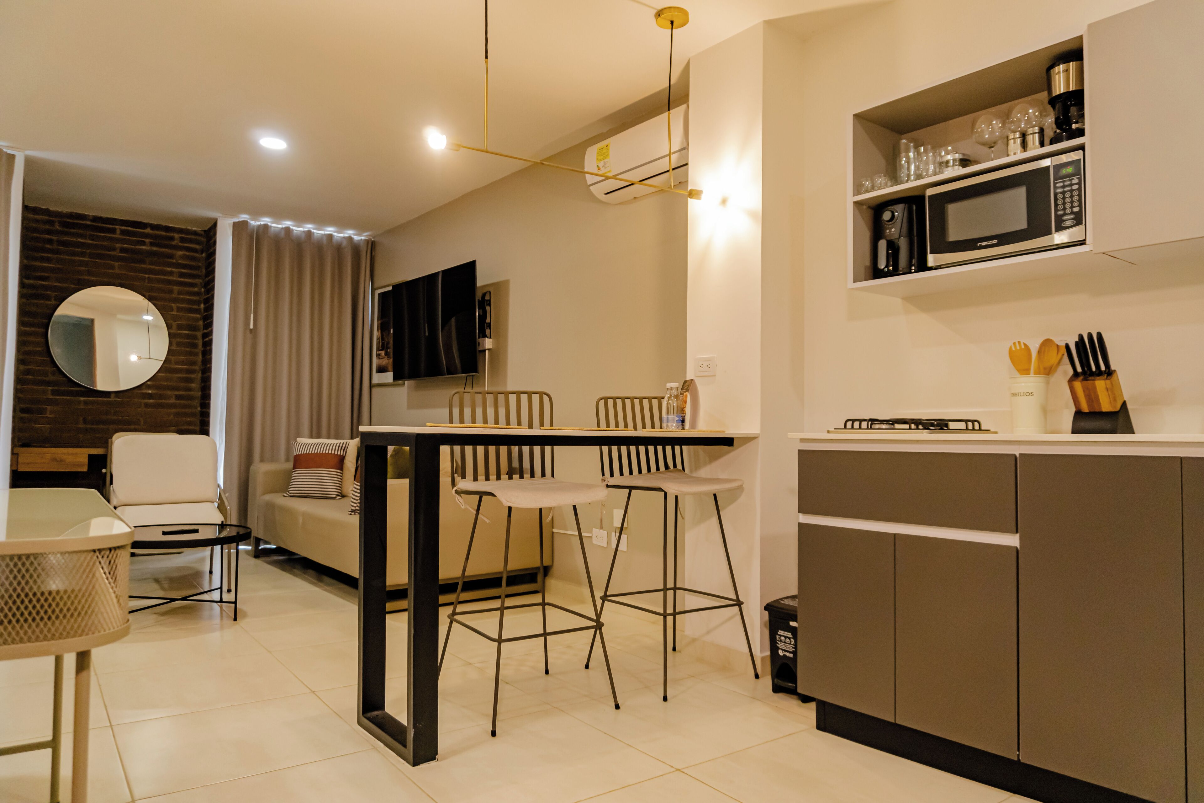 Business appartement | Woonruimte | Een 55-inch smart-tv met kabelzenders, Netflix en streamingdiensten