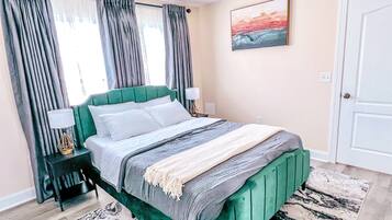 4 bedrooms, desk, iron/ironing board, travel crib