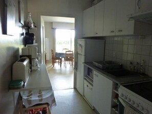 Kylskåp, mikrovågsugn och ugn