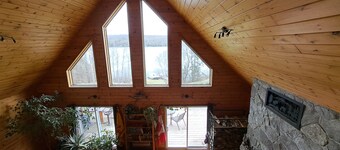 Magnetawan River beauty, located on 10 acres very peaceful and private. 