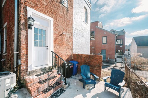 Walkable Luxury 4 Br House