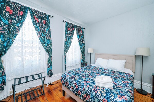 4 bedrooms, iron/ironing board, WiFi, bed sheets