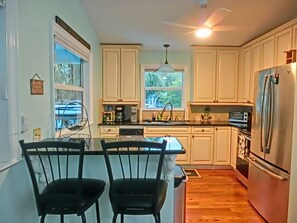 Fridge, microwave, oven, stovetop - Swim Mat, Kayaks, Fire Pit! PET FRIENDLY - Sunfish Cove - Weeki Wachee River (Weeki Wachee)