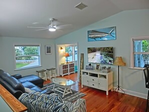 TV - Swim Mat, Kayaks, Fire Pit! PET FRIENDLY - Sunfish Cove - Weeki Wachee River (Weeki Wachee)