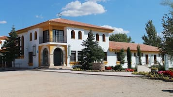 Façana frontal de l'allotjament