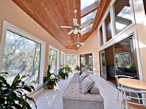 Älytelevisio, takka, DVD-soitin