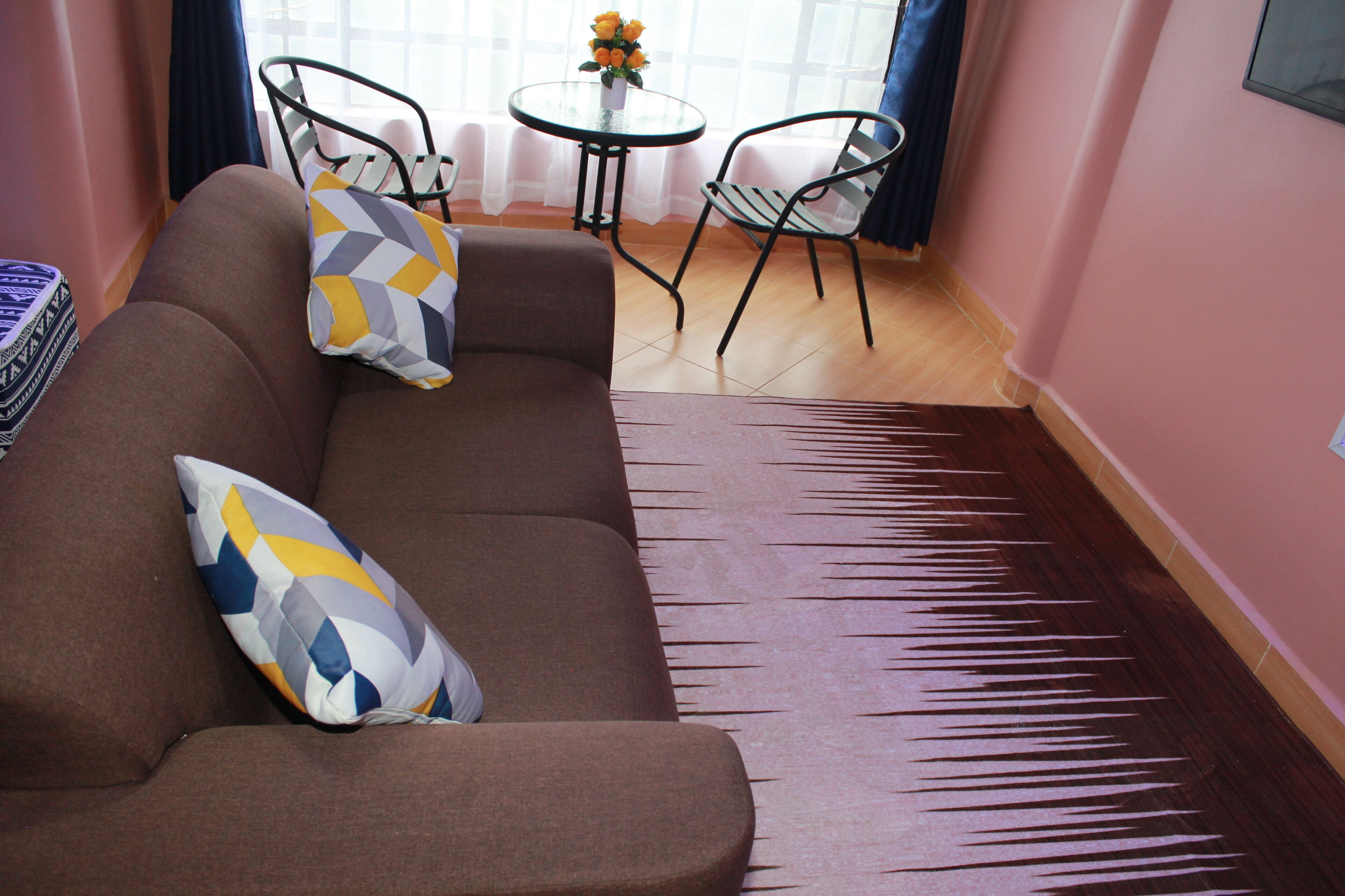 Deluxe Studio Suite, Mountain View | Iron/ironing board, free WiFi