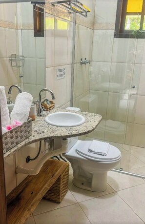 Habitación tradicional, vistas al jardín | Baño | Secador de pelo