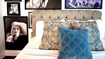 2 bedrooms, in-room safe, desk, iron/ironing board