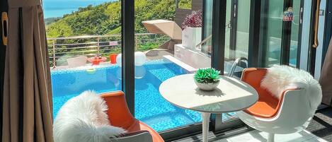 Ruokailu omassa huoneessa