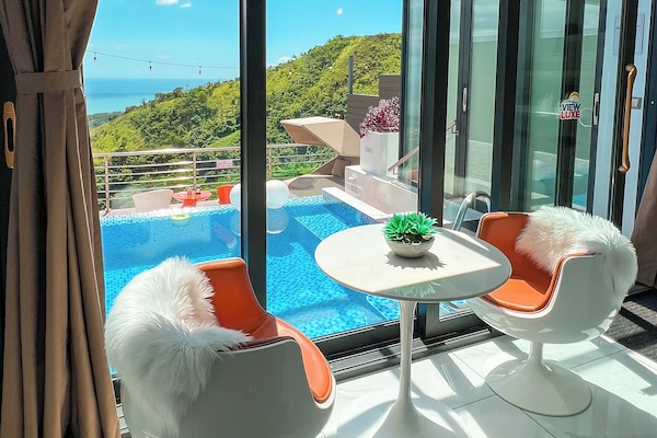 Khu vực ăn uống tại phòng